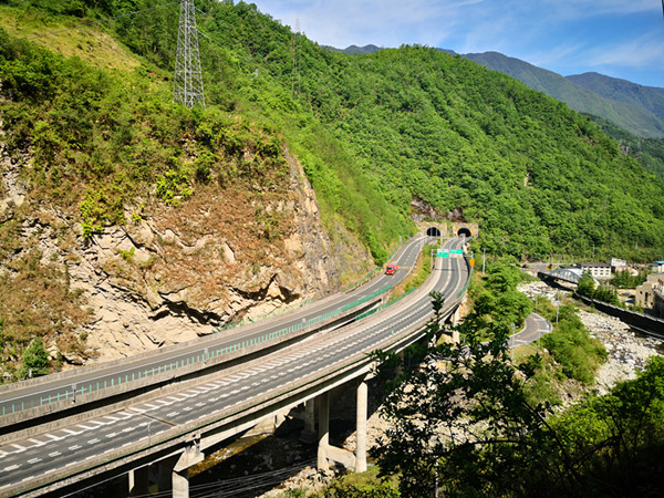 01 四川雅安經(jīng)石棉至瀘沽段高速公路土建工程C18標項目-2_副本.jpg